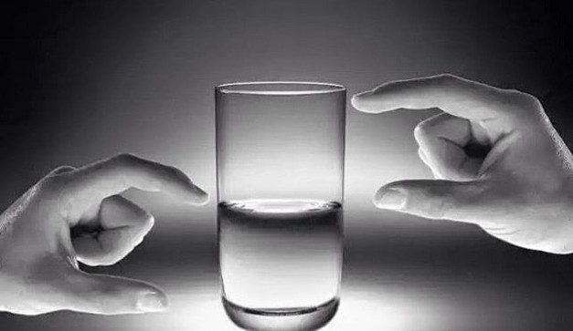 verre a moitie vide